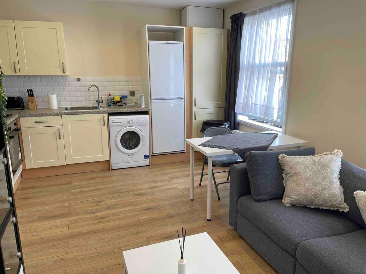 Quiet And Cozy 2 Seperate Bedrooms And 2 Bathroom With Terrace Londres Extérieur photo
